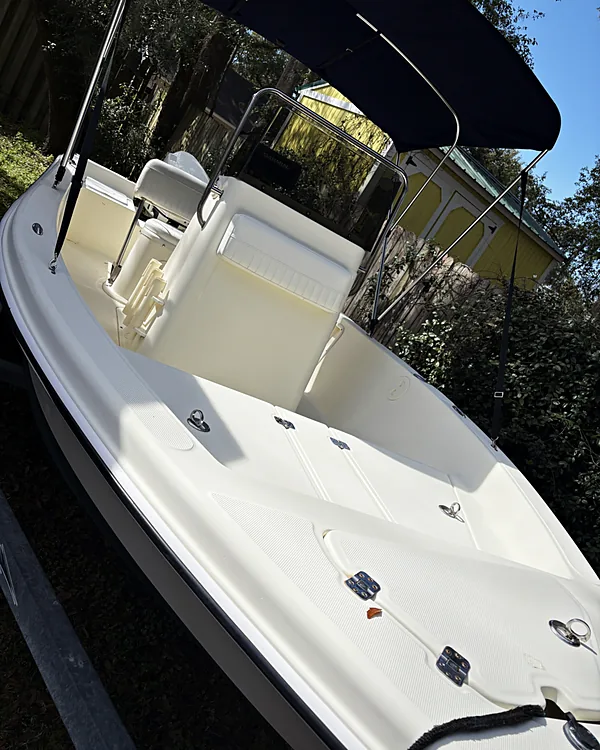 Center Console Boat boat detailing by Lux Detailer, mobile detailing in the Lowcountry: Hilton Head, Bluffton, Beaufort & Savannah