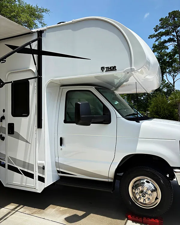 Thor Class C Motorhome rv detailing by Lux Detailer, mobile detailing in Savannah, GA